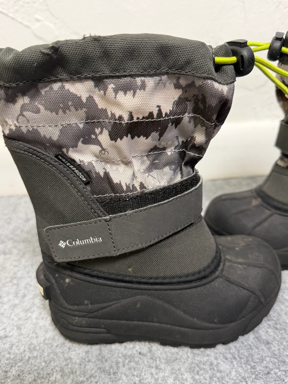 Columbia Kids Black and Gray Insulated Snow Boots - Great Condition size 10